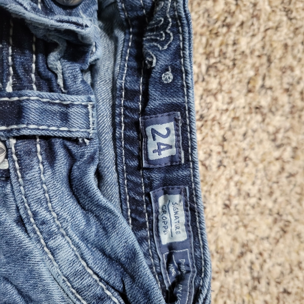 Miss Me Capris - Picture 4 of 4